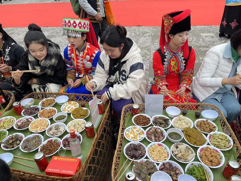 千年一街，万人同宴！2023云南·绿春哈尼十月年长街古宴文化旅游节4065桌刷新纪录_http://www.mainten.cn_cns_第6张