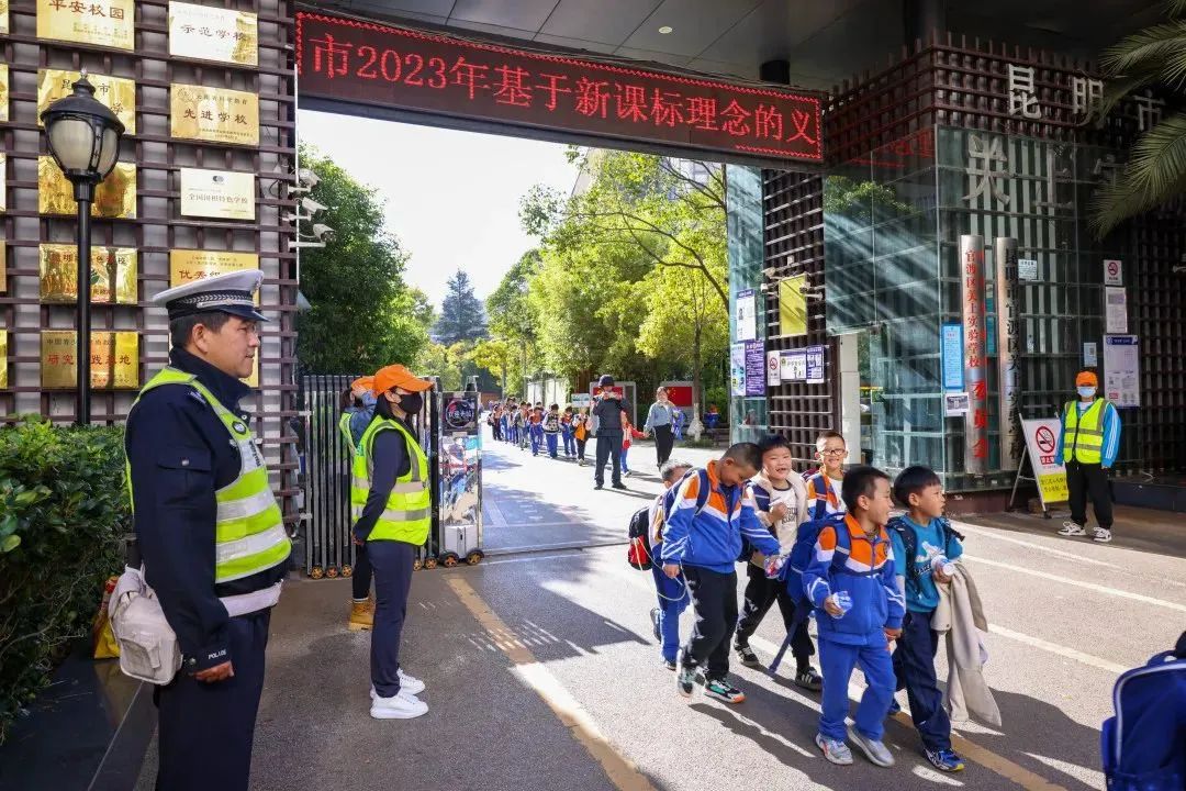 云南依法治省