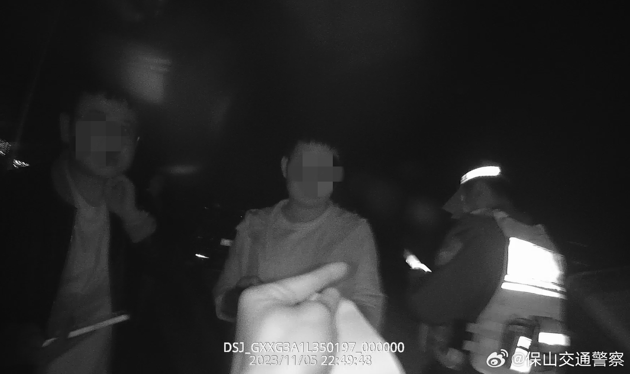 后排不系安全带？罚！交警再次提醒：前排后排都要系！