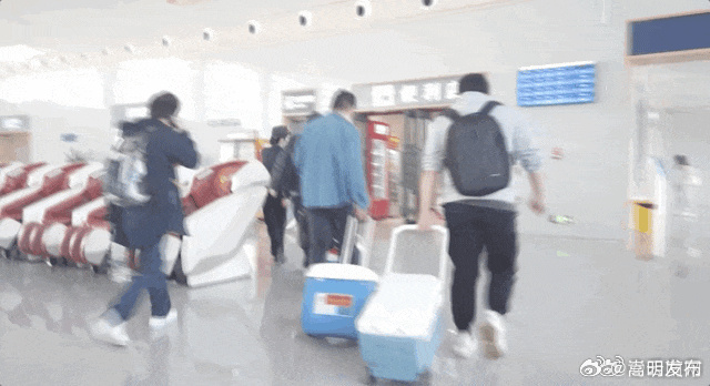 “生命接力”！D8706次列车紧急转运