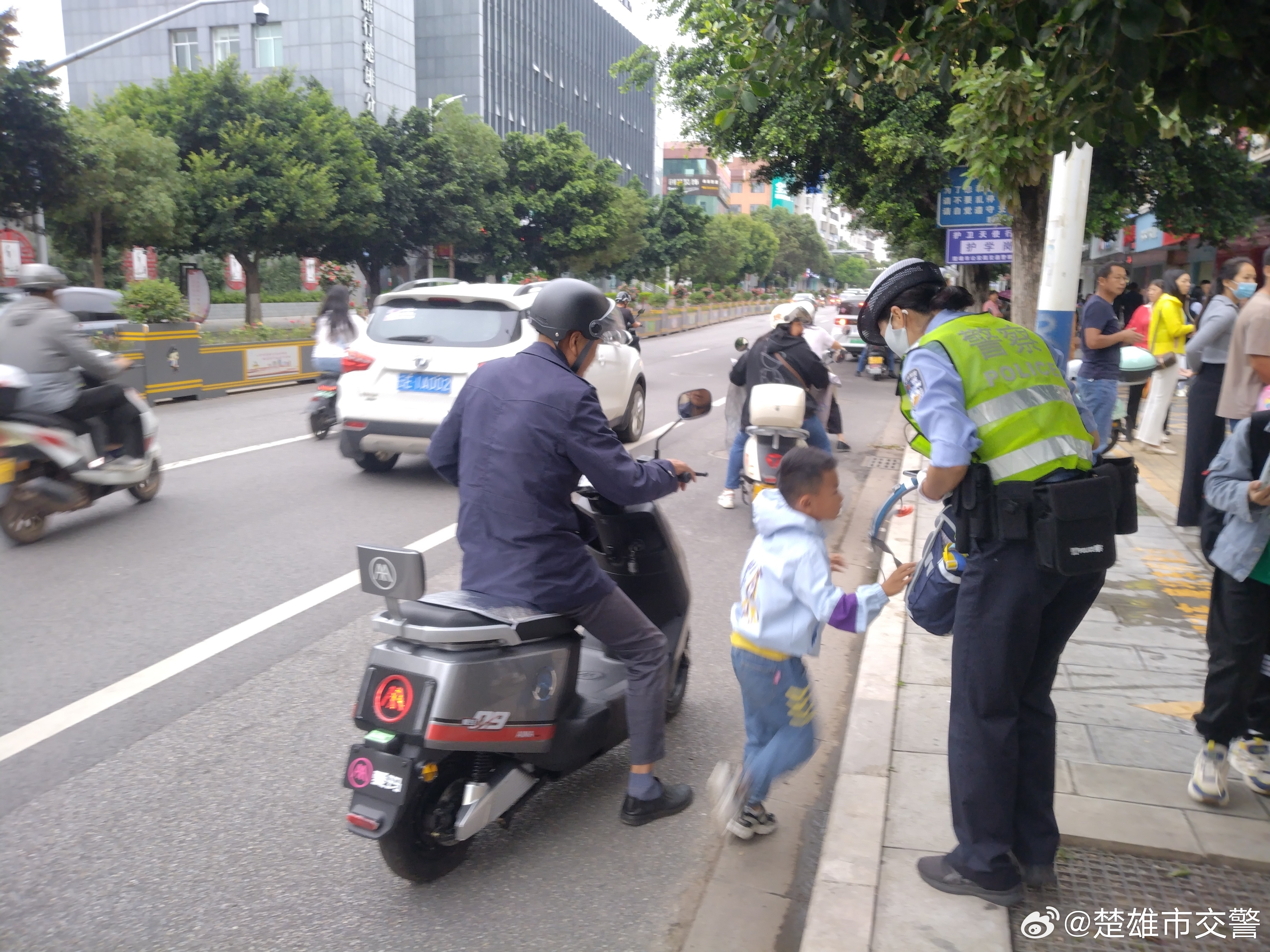 楚雄市交警