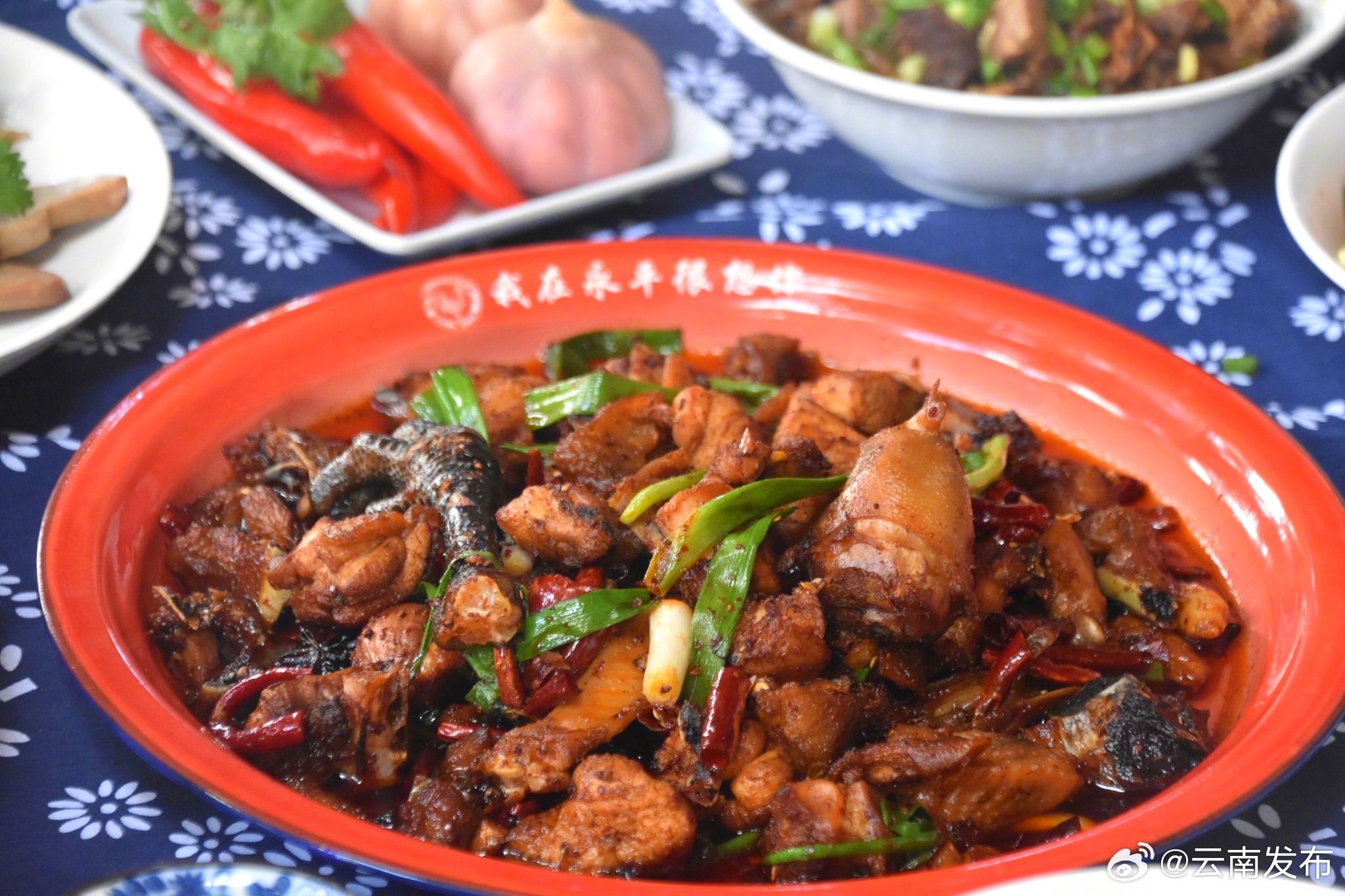 永平黄焖鸡：滇西之旅不可错过的美食