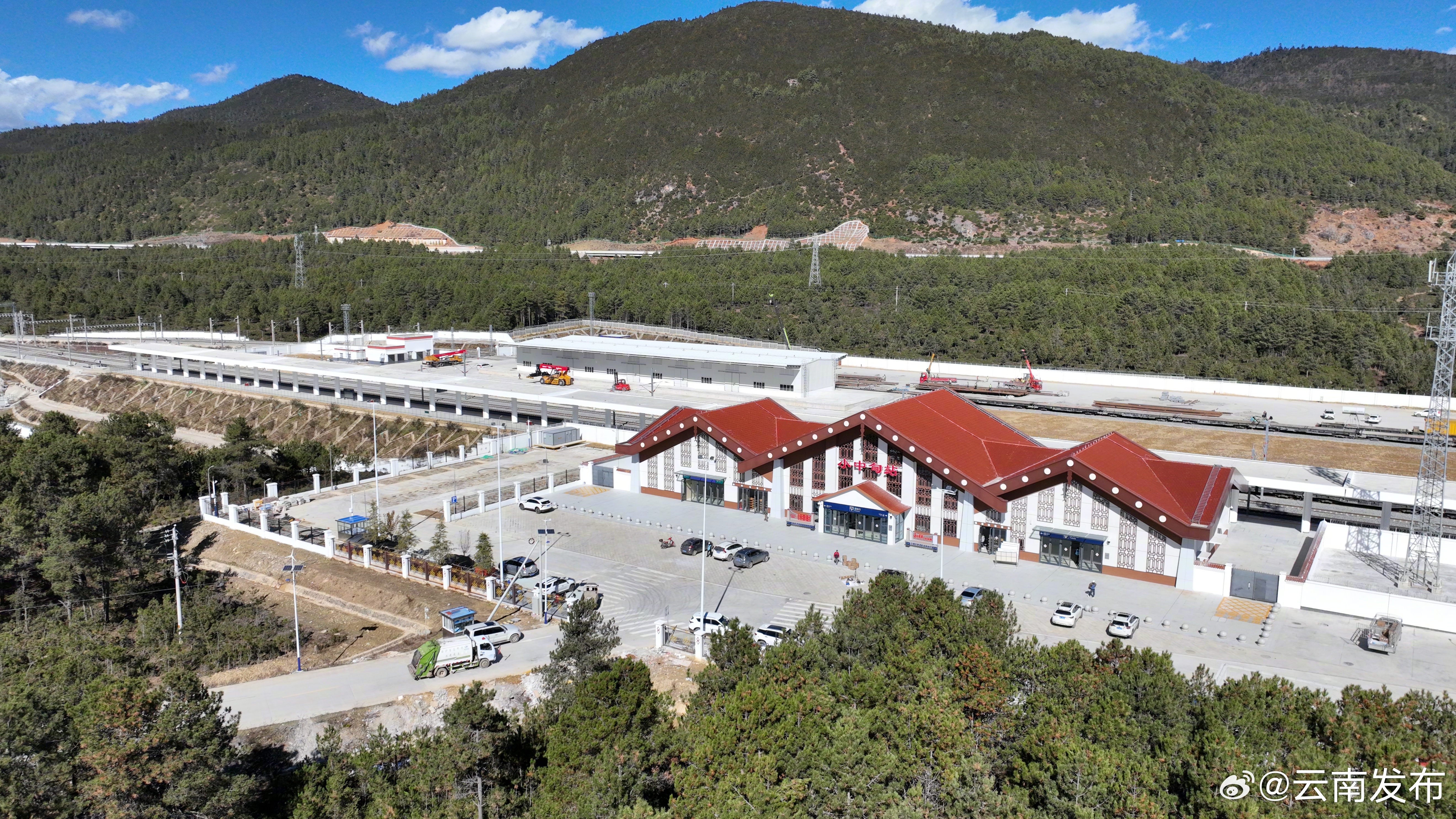 “高原上的屋脊”车站——小中甸站