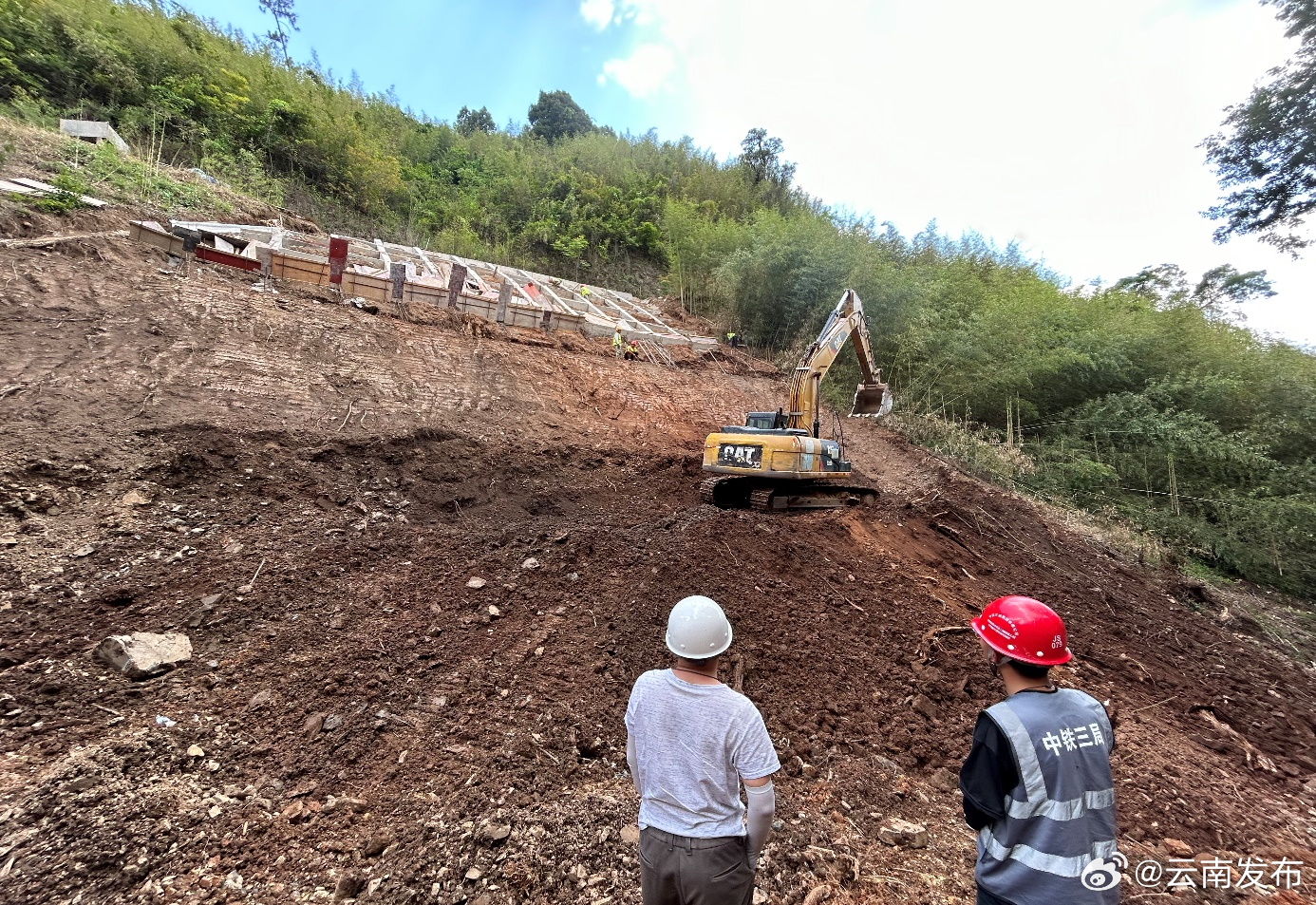 滇中引水二期配套工程红河段石屏干线阿白冲水库分干线阿白冲隧洞实现进洞施工