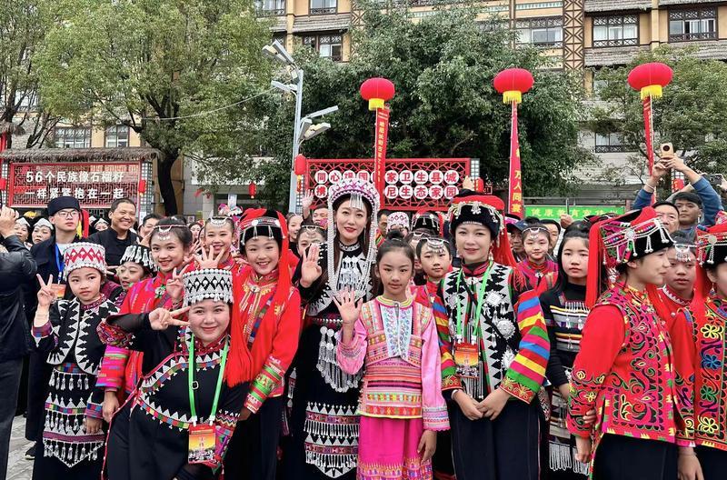 千年一街，万人同宴！2023云南·绿春哈尼十月年长街古宴文化旅游节4065桌刷新纪录_http://www.mainten.cn_cns_第7张