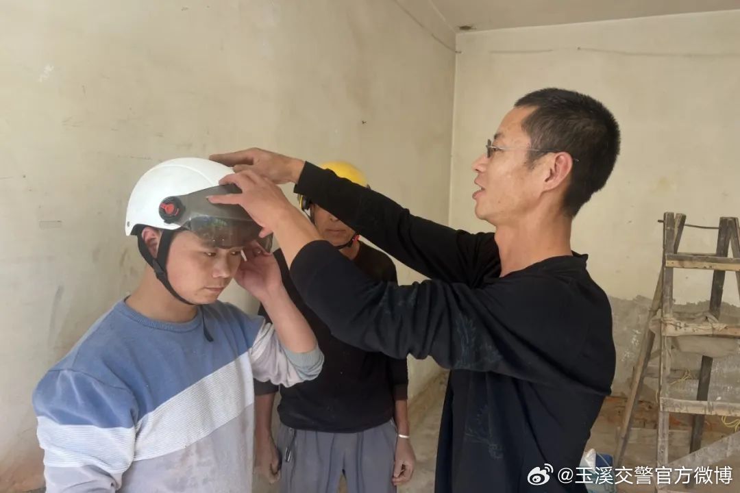 李伟：“站住，撞了人还想跑”_http://www.mainten.cn_cns_第3张