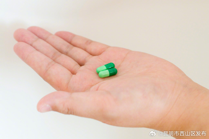 原来胶囊不能热水送服