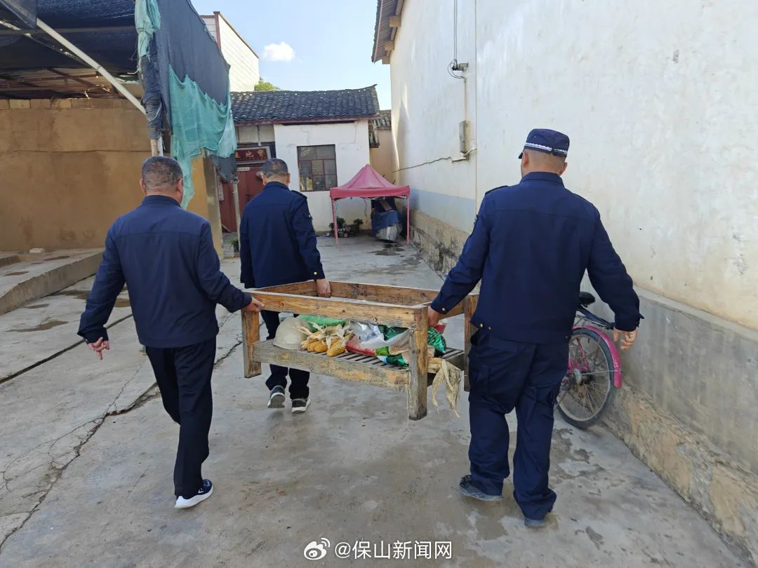 甸阳镇团树社区：加强流动摊贩管理 共创文明有序路域环境_http://www.mainten.cn_cns_第2张