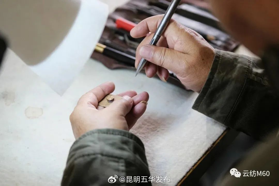 遇见丰宁 | 匠心非遗：发丝上刻字的微雕大师_http://www.mainten.cn_cns_第2张