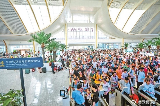 中老铁路跨境旅客逾10万人次