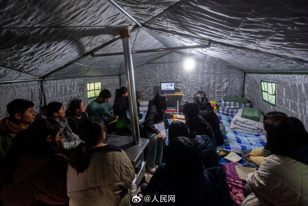 人民网