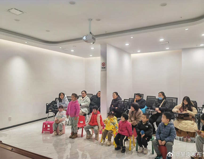 谊康社区开展《冬天是什么样子的》绘本故事汇活动