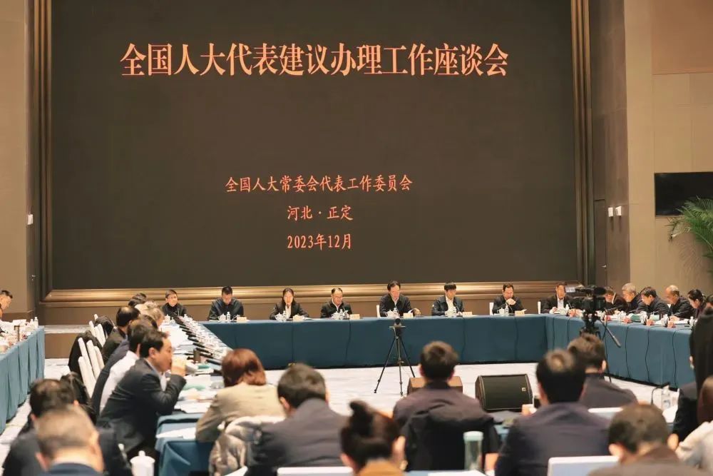 云南依法治省