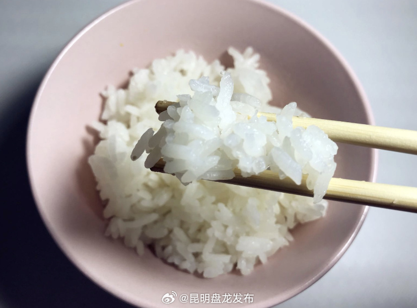 剩米饭吃不对会中毒 