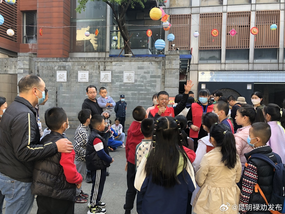 数十家媒体报道！云南导游的一番话，让人感动