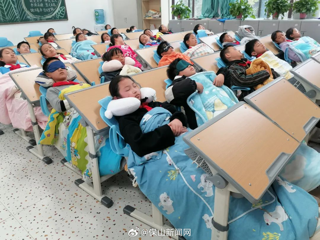 保山市15万名学生“充电”午休