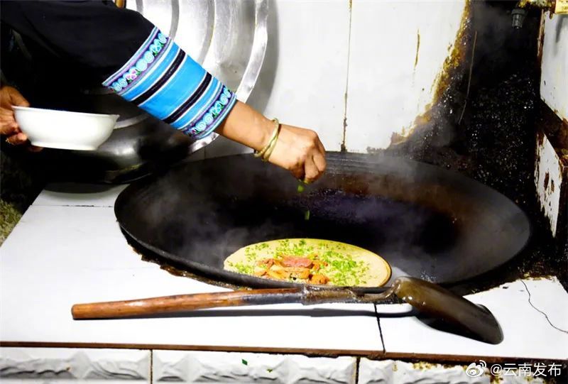 普洱哈尼非遗美食螃蟹炖蛋：鲜嫩爽口、清香甘甜