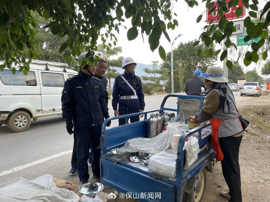 甸阳镇团树社区：加强流动摊贩管理 共创文明有序路域环境_http://www.mainten.cn_cns_第1张