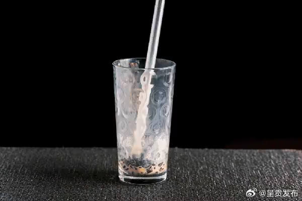 买奶茶时建议看看制作过程