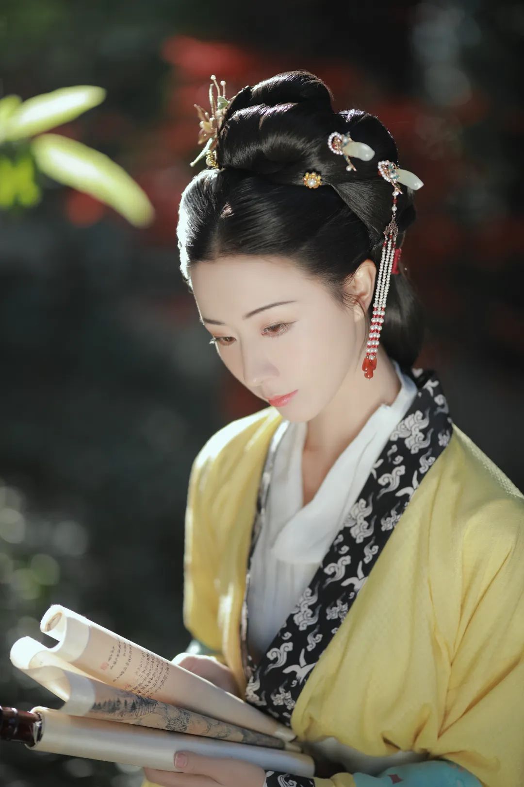 繁霜霏霏，铜瓦飞檐，老树枯藤，仕女爱了~_http://www.mainten.cn_cns_第12张