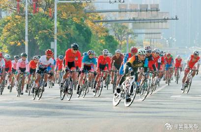 千人角逐!昆明环滇池高原自行车邀请赛开赛