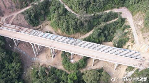 云南勐绿高速公路平掌4号大桥顺利贯通