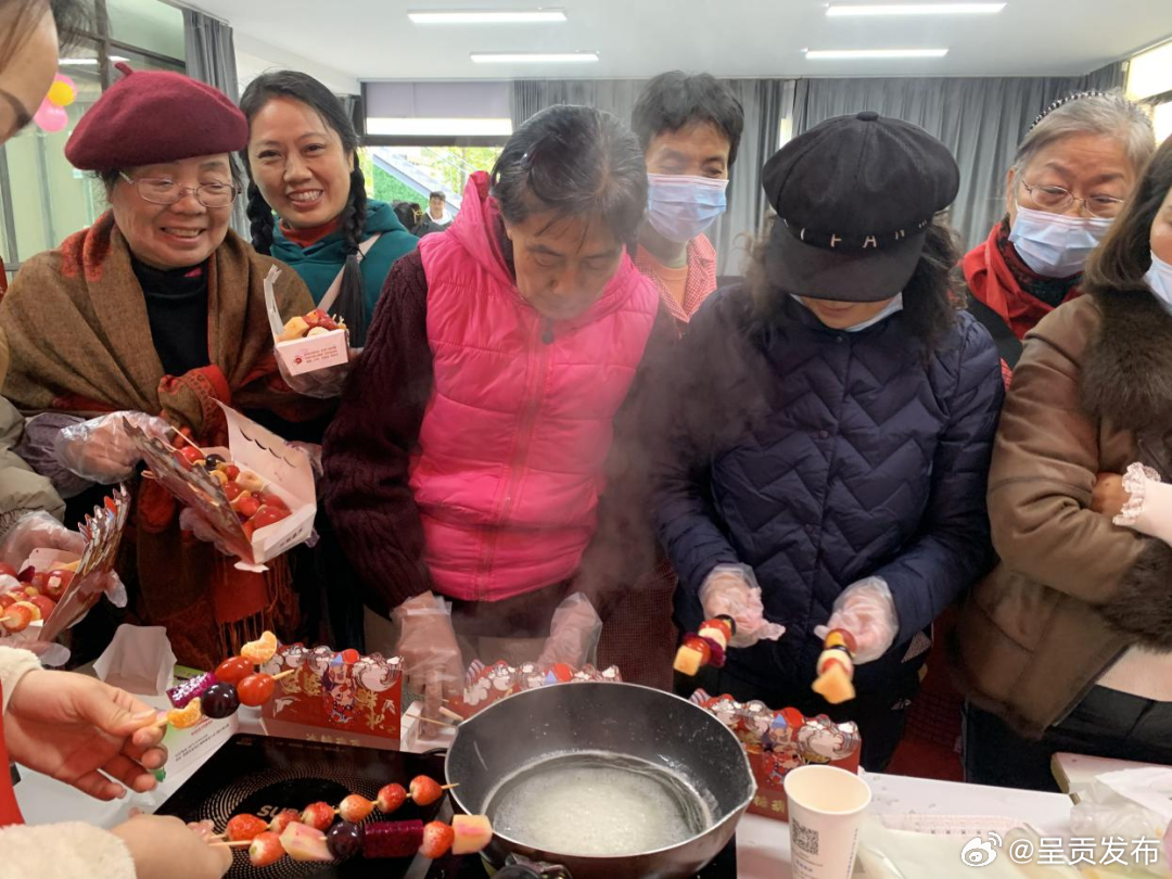 致远社区开展“冰糖葫芦串串甜 携手共庆迎新年”DIY活动