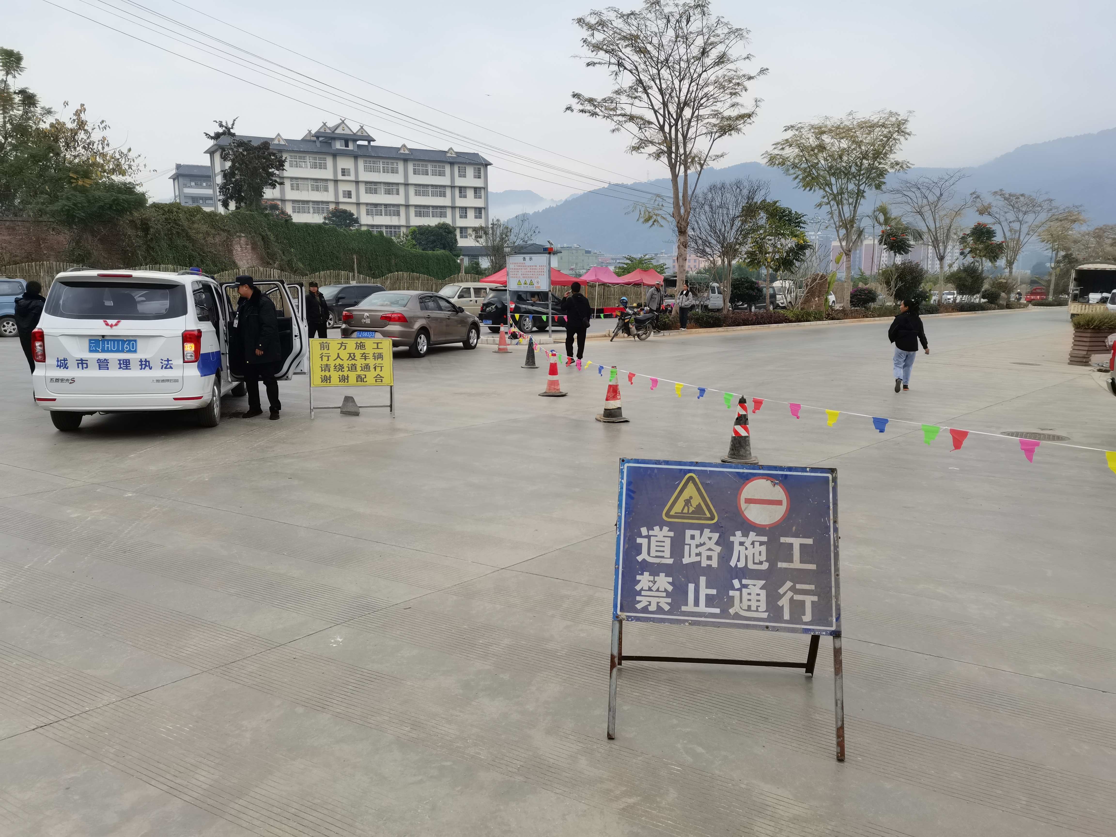 关于澜沧县城市规划道路(环城路新街二号桥路口至柏油林住宿区路口段 )封闭施工的公告