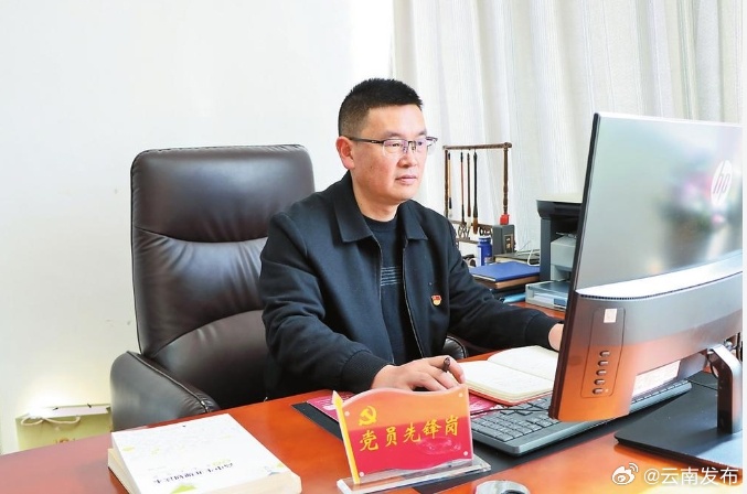 马敏应代表：做好学生领路人 当好群众代言人