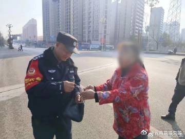 “这里的治安真不错！没想到我丢了两天的包都还能找得回来”