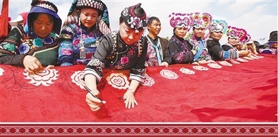 人民日报假日生活版头条关注云南楚雄乡村赛装节_http://www.mainten.cn_ycb_第4张