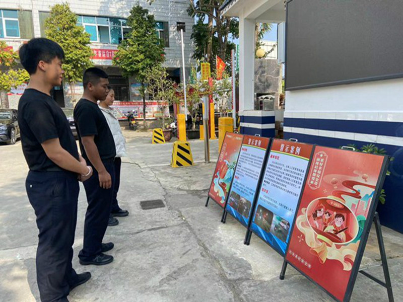 孟连交警大队“多点开花”吹响春运道路交通安全“宣传号”_http://www.mainten.cn_ycb_第4张