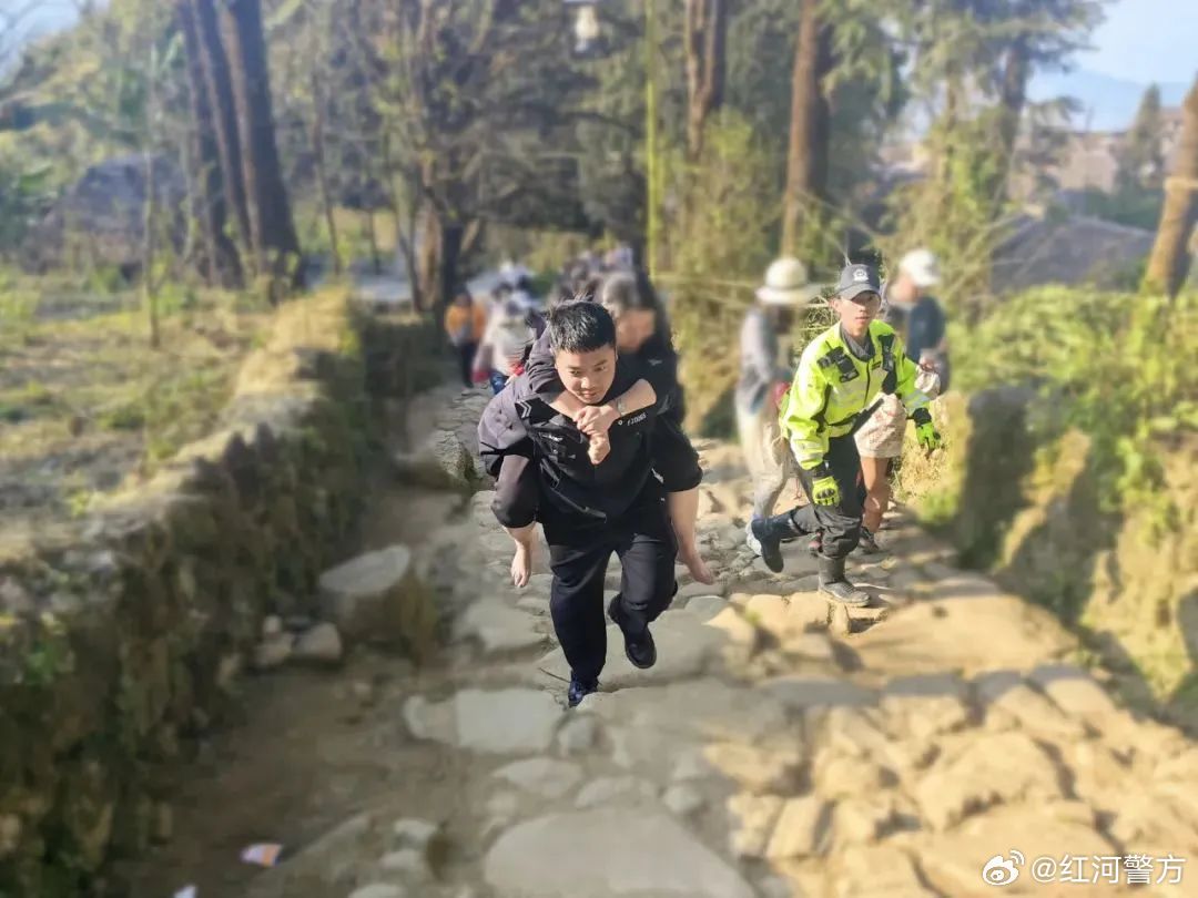 两公里 警察背上的温暖_http://www.mainten.cn_ycb_第2张