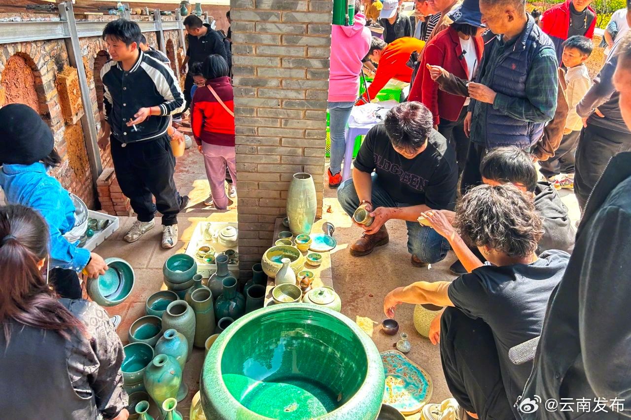 华宁“宁窑”新春第一窑开窑
