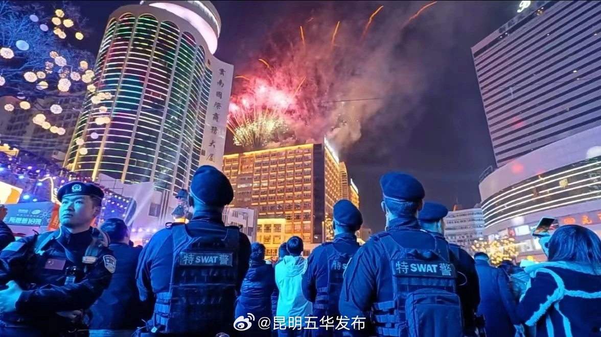 景中有“警”，用“警察蓝”守护“春节红”_http://www.mainten.cn_ycb_第1张