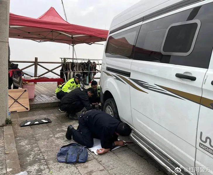 帮忙换轮胎 事虽小但很暖_http://www.mainten.cn_ycb_第1张