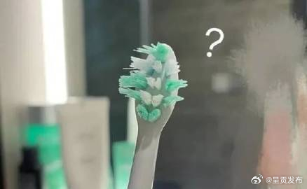 牙刷炸毛提醒你该换新的了