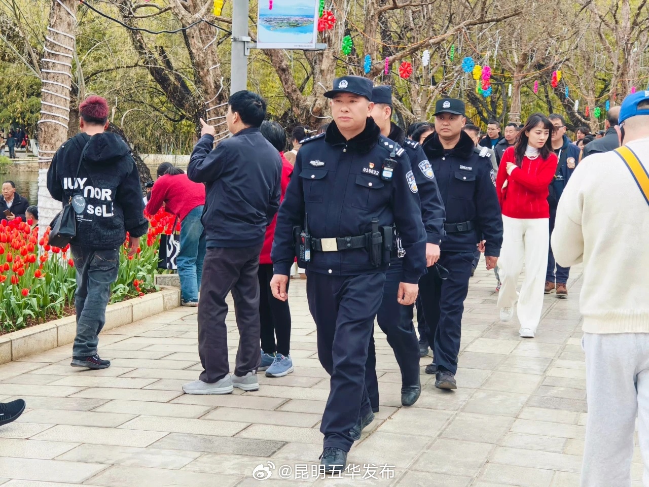 景中有“警”，用“警察蓝”守护“春节红”_http://www.mainten.cn_ycb_第6张