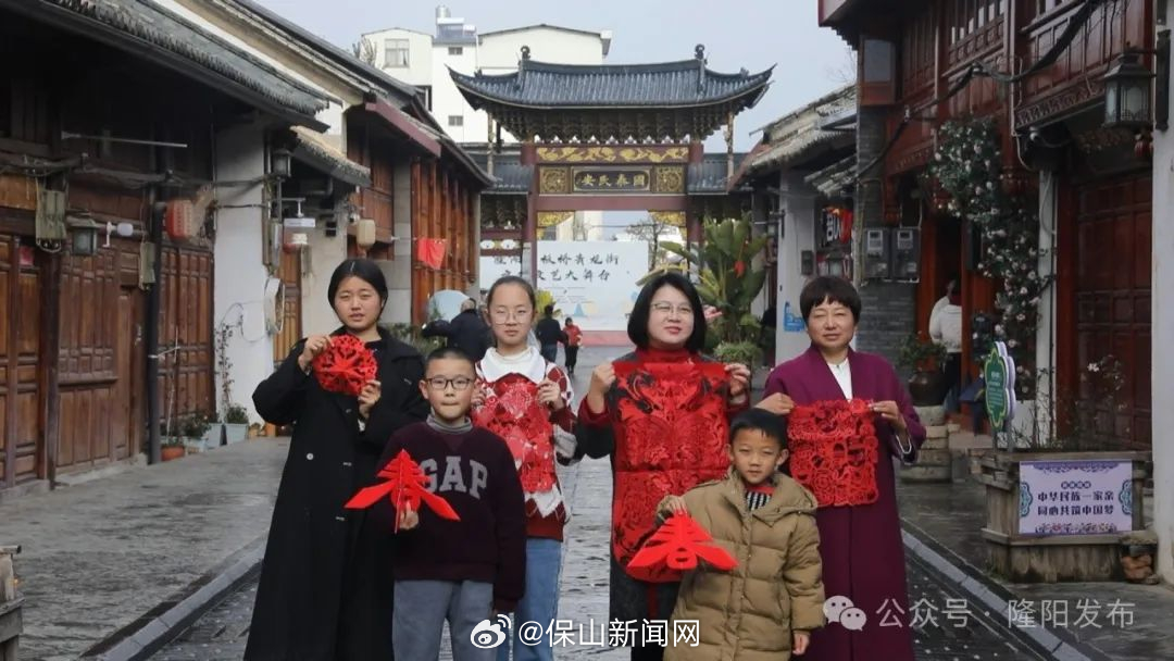 剪纸绘新春 红火映龙年