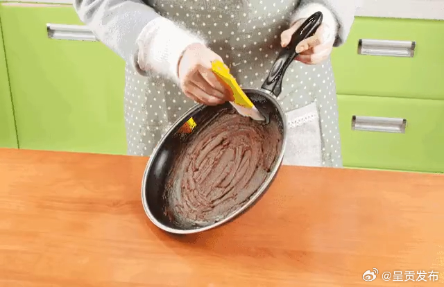 刷铁锅最好别用洗洁精