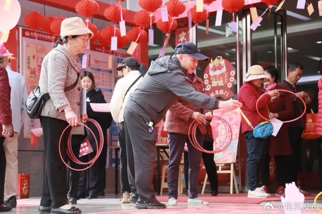 文化赋能+金融惠民，龙城街道元宵节有“声”有“色”