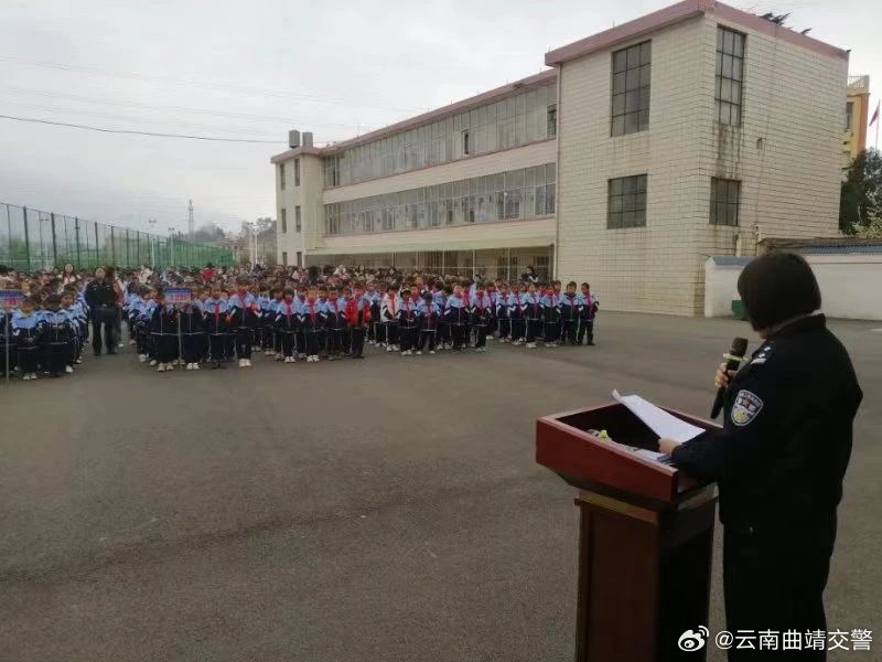 700名师生共进“普法大餐”