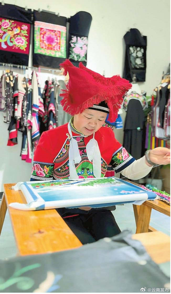 全国人大代表王陆芬：扬传统技艺 织锦绣未来