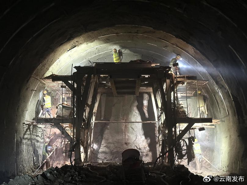 滇中引水工程楚雄段九道河隧洞主洞全线顺利贯通