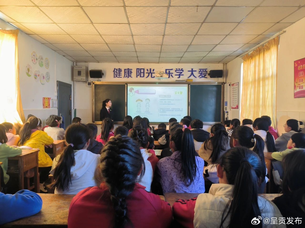 敲响法治课堂“预备铃”，呈贡检察官向同学们讲授开学第一课