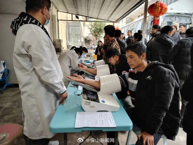 昌宁温泉镇：为爱挽袖，传递“红色”温暖