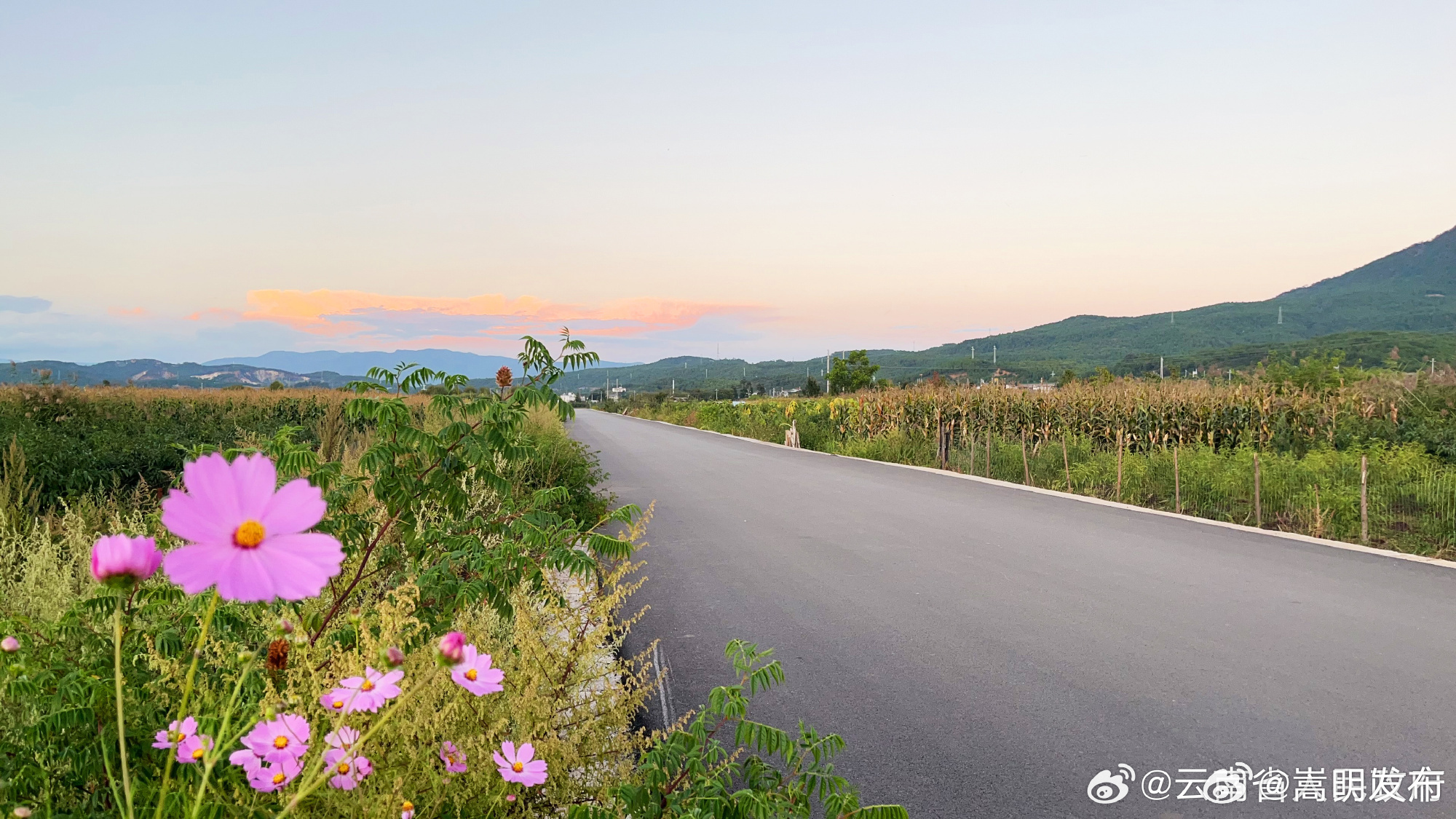 我国农村公路建设取得显著成效，总里程达460万公里