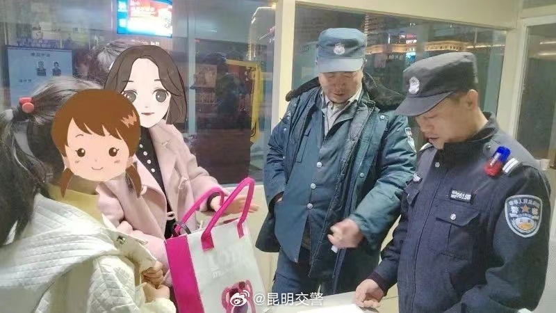 同学你作业丢在地铁站啦 