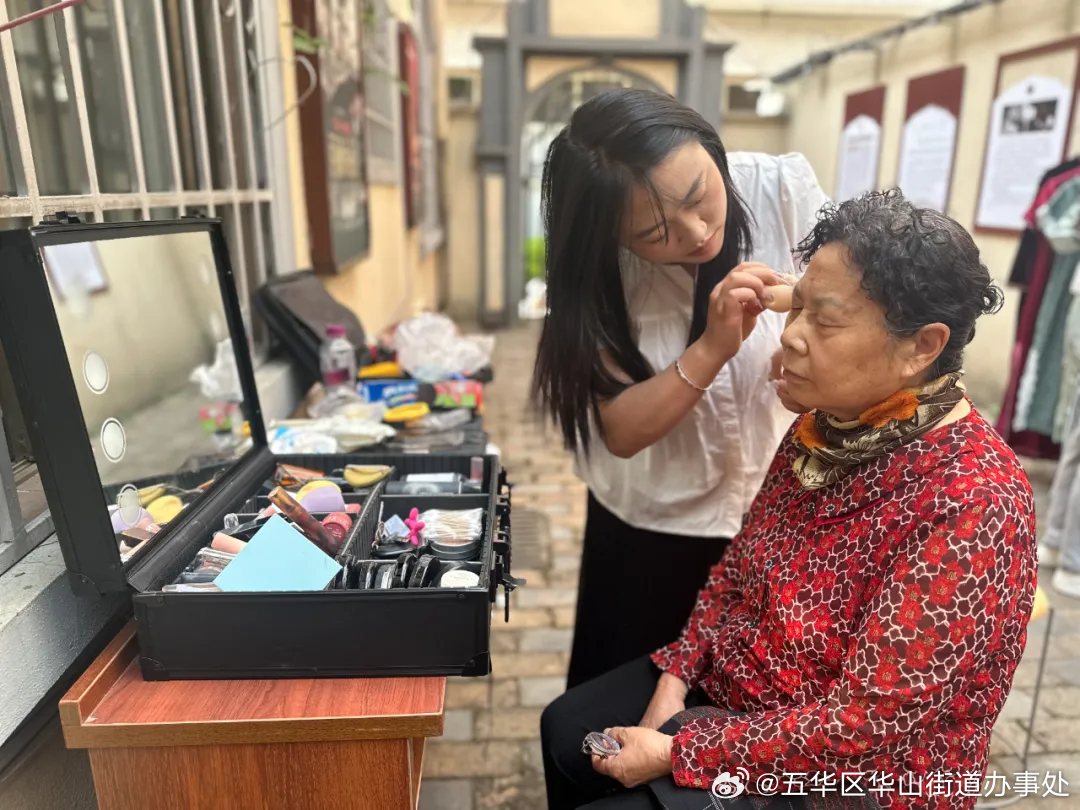 情暖夕阳 关爱老人 水晶宫社区开展记录岁月进万家摄影活动_http://www.mainten.cn_ycb_第2张