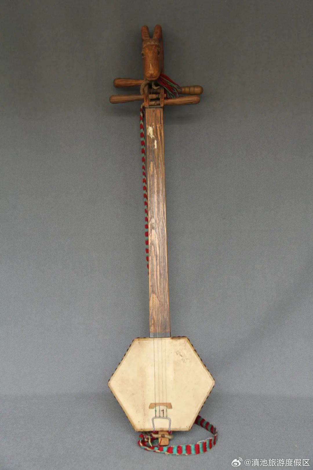 普米族羊头四弦琴